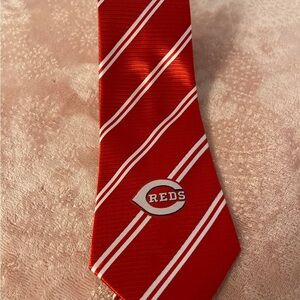 MLB Reds Tie with White Stripes